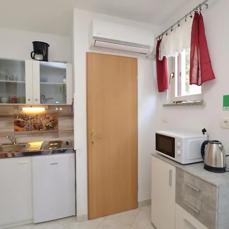 Rafael Apartman *