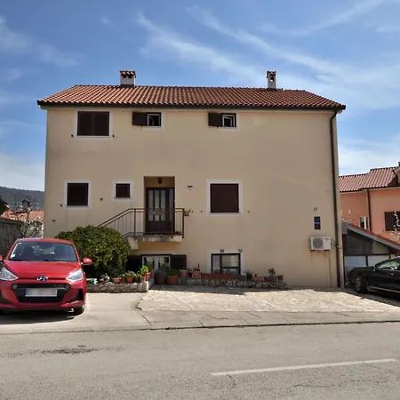 Rafael Apartman Cres