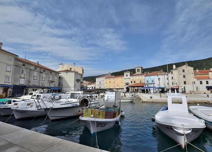 Rafael Apartment Cres